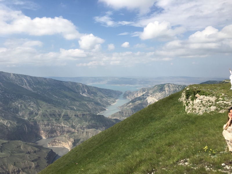 Вид на Чиркейское водохранилище с места приземления