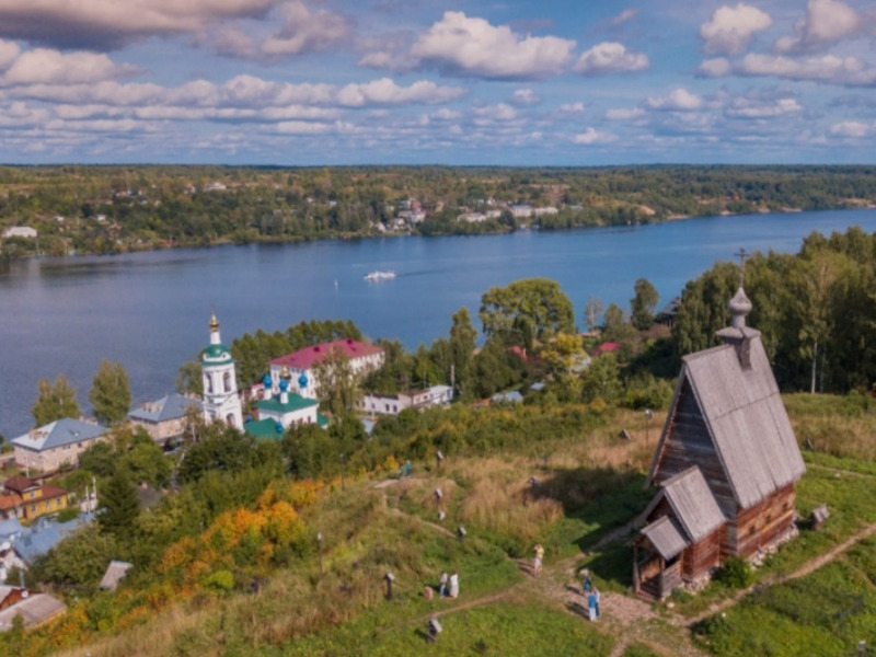 Обзорная экскурсия по Плёсу - индивидуальная экскурсия в Плёсе пешком длительностью 2 часа с количеством участников до 8 человек цена экскурсии 7500₽