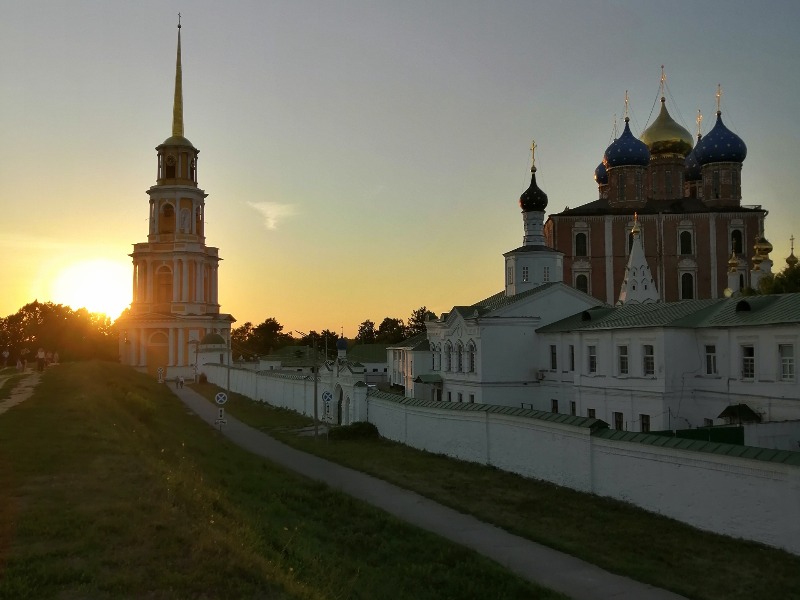 Индивидуальная смарт-экскурсия «Рязанский кремль – алмаз России» - индивидуальная экскурсия в Рязани пешком длительностью 1.5 часа с количеством участников до 10 человек цена экскурсии 6000₽