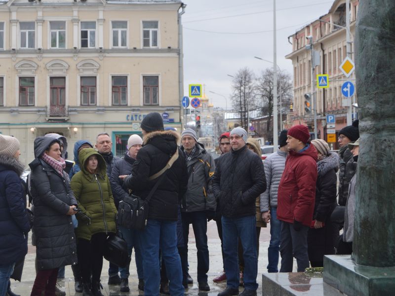 Возле памятника на Страстном бульваре