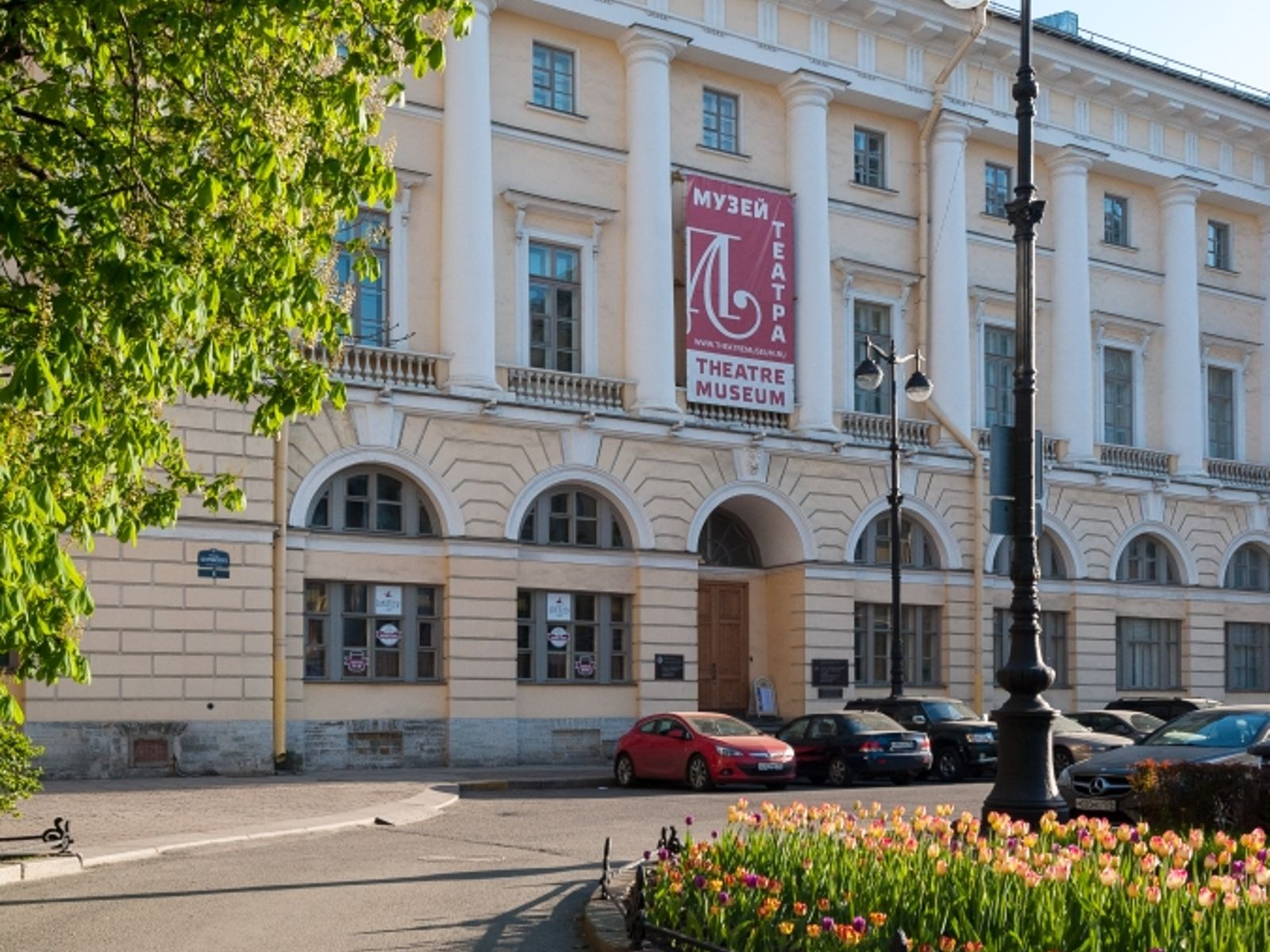 Фасад Театрального музея