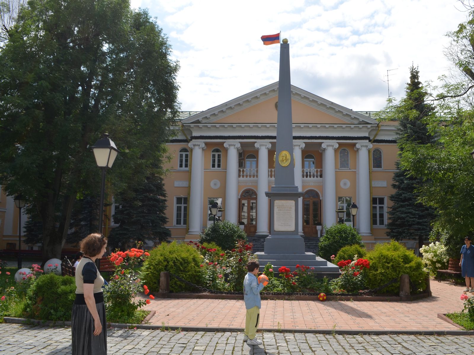 Армянское господ Лазаревых училище — посольство Республики Армения 