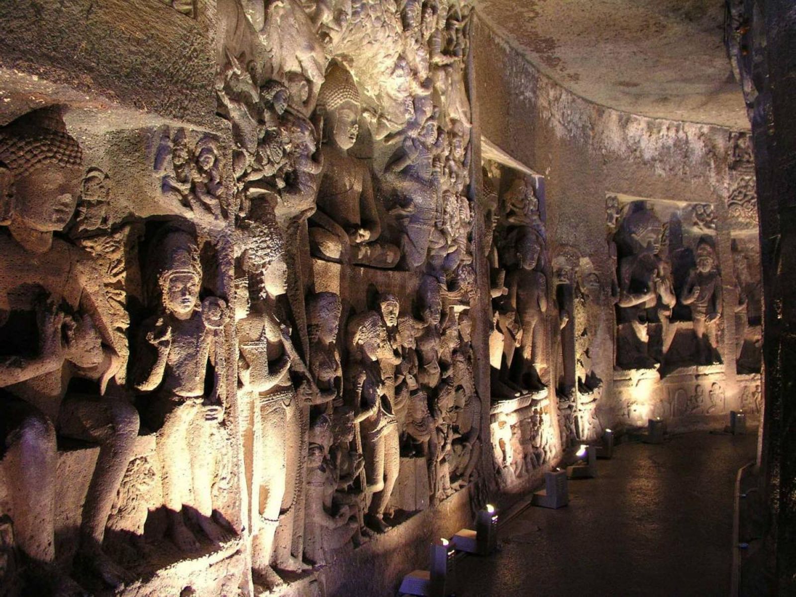 Пещерный храм Аджанты