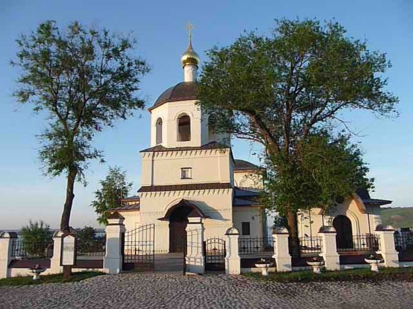 Церковь в честь равноапостольных Святых Константина и Елены