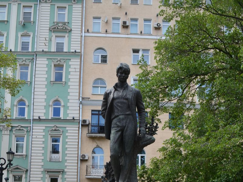 Памятник Сергею Есенину