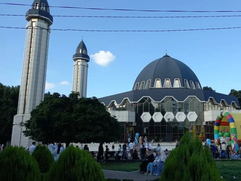 Нальчик и термальные источники "Гедуко" в группе из Пятигорска - групповая экскурсия в Пятигорске на автобусе длительностью 9 часов с количеством участников более 20 человек цена экскурсии 2700₽