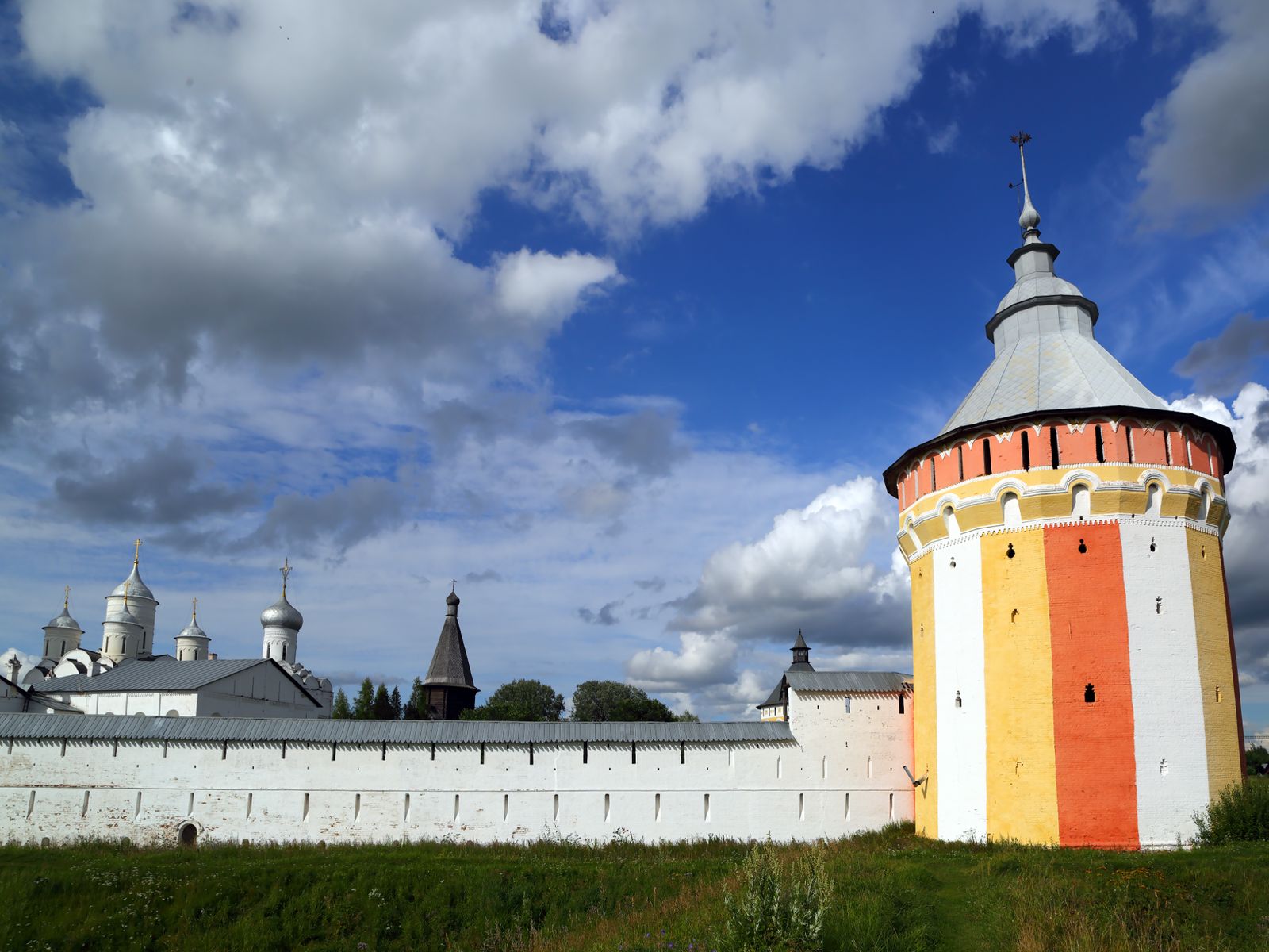 Башня монастыря