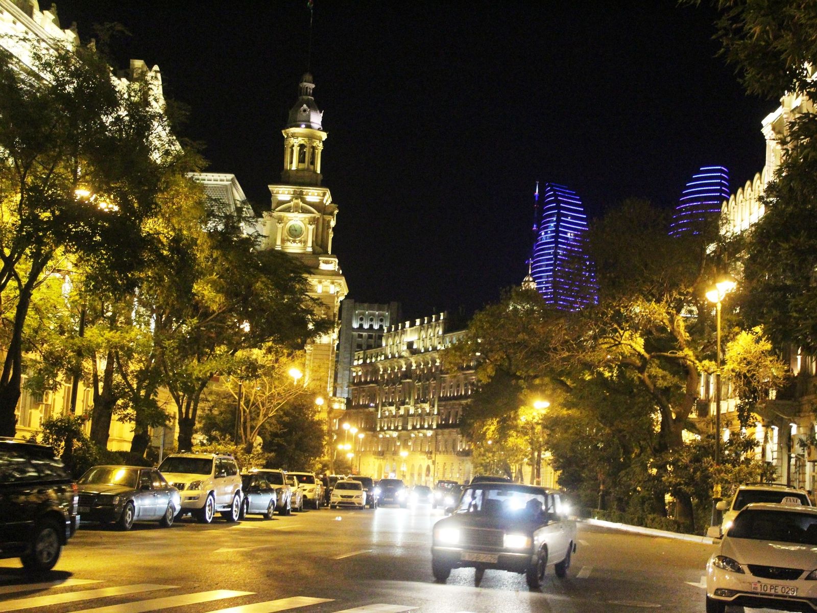 Одна из центральных улиц Баку
