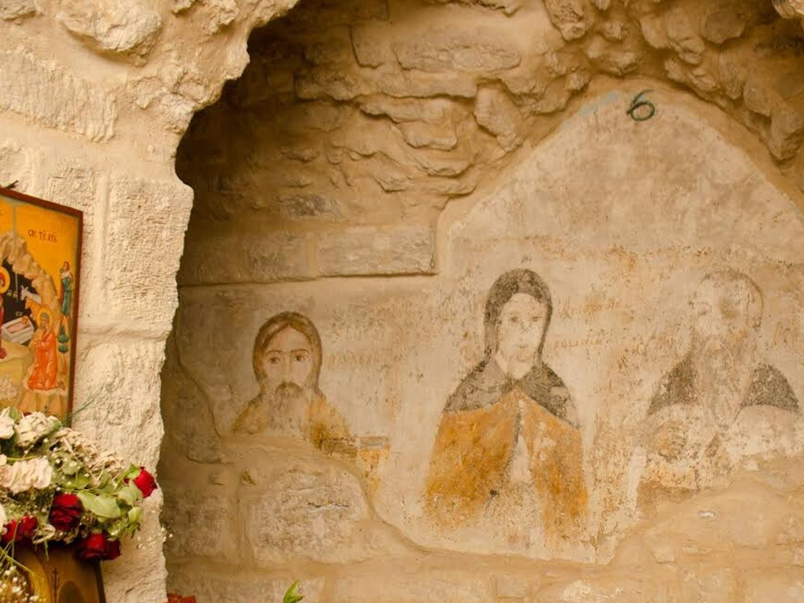 Древние настенные росписи в монастыре Герасима Иорданского