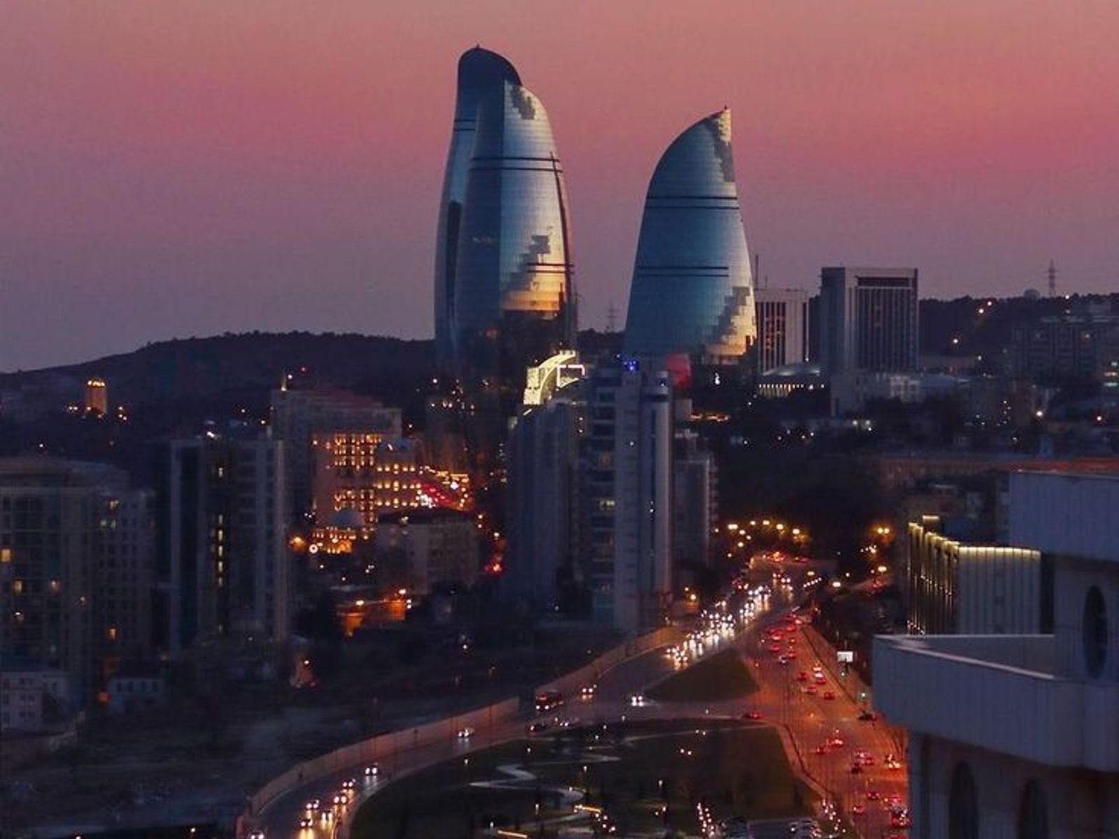 Современный символ Баку. Flame towers на закате