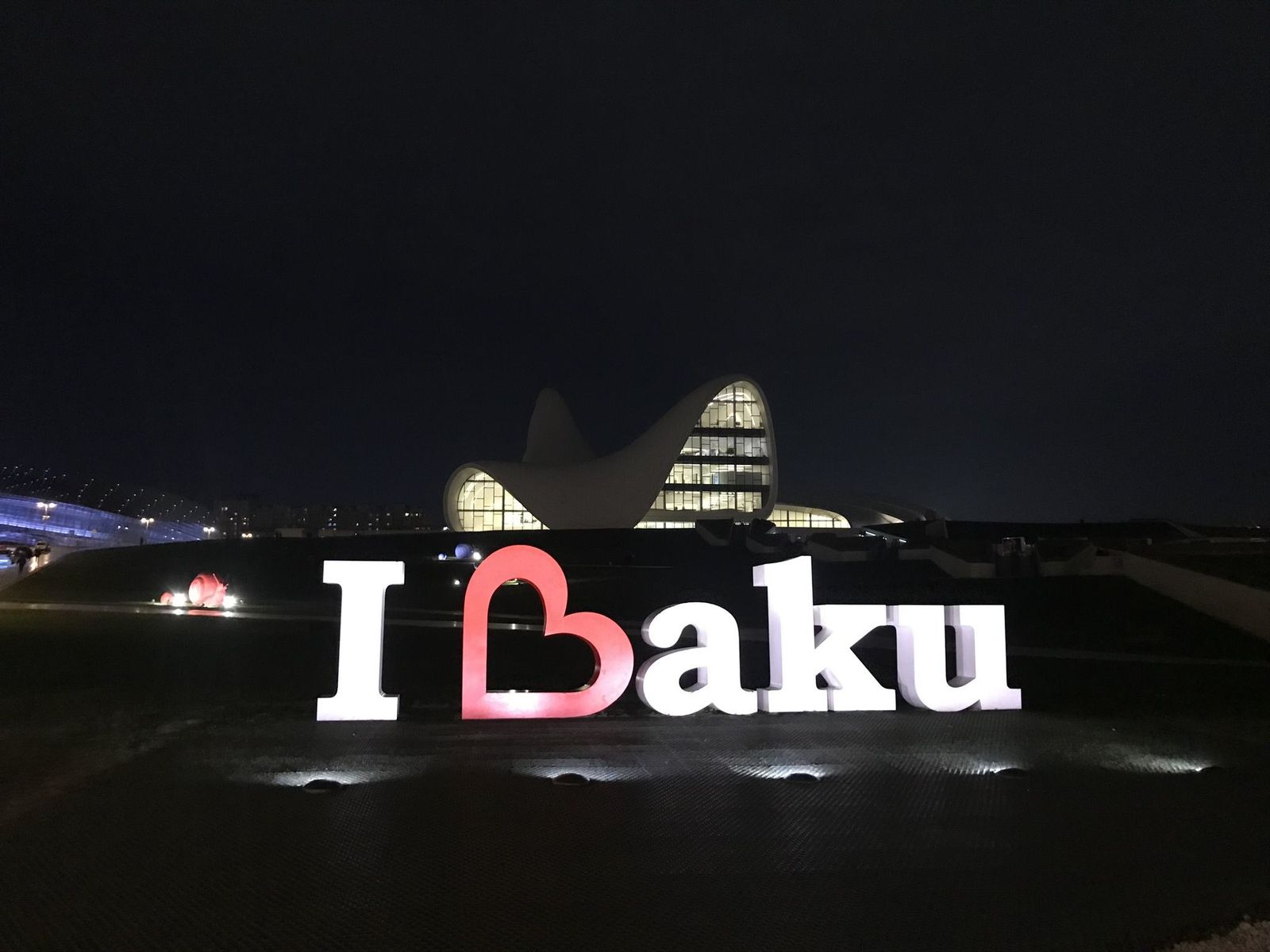 А Баку любит вас