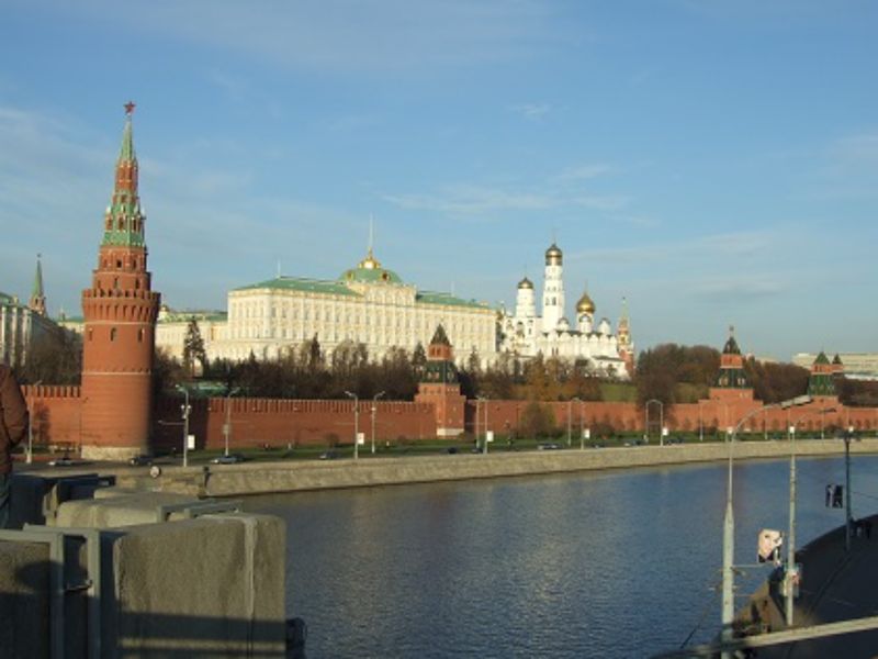 вид на Кремль из-за реки