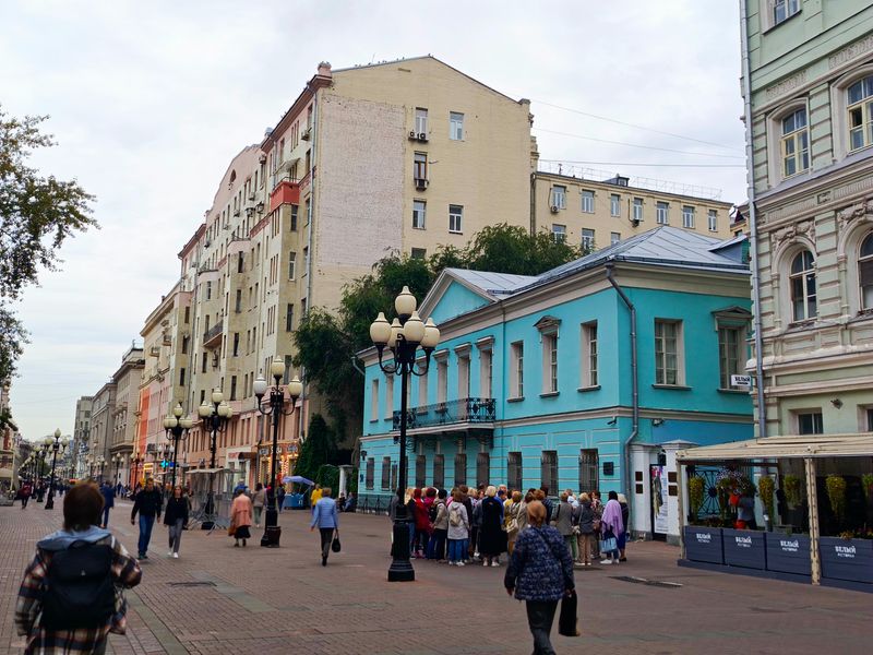 Групповая пешеходная экскурсия по московскому Арбату - групповая экскурсия в Москве пешком длительностью 2 часа с количеством участников до 15 человек цена экскурсии 1450₽