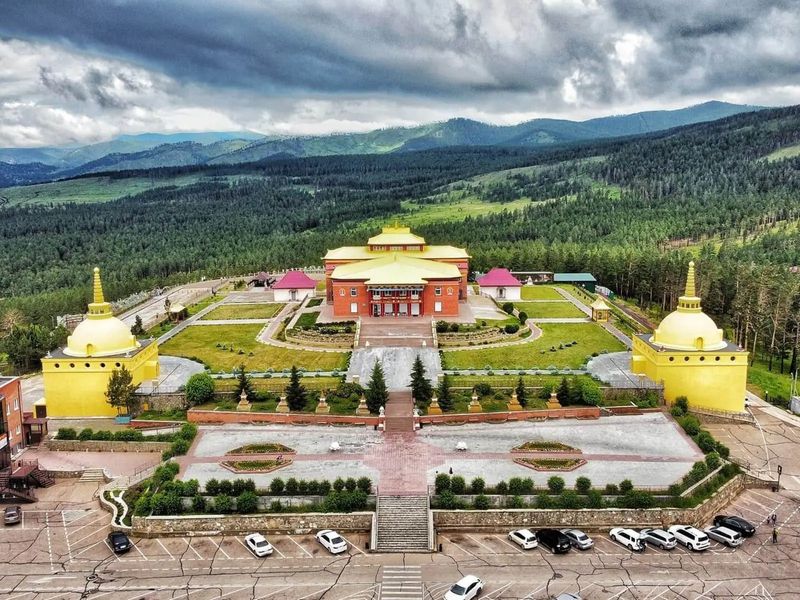 Верхняя и нижняя части Улан-Удэ с визитом в дацан - групповая экскурсия в Улан-Удэ на машине гида длительностью 4 часа с количеством участников до 6 человек цена экскурсии 4200₽