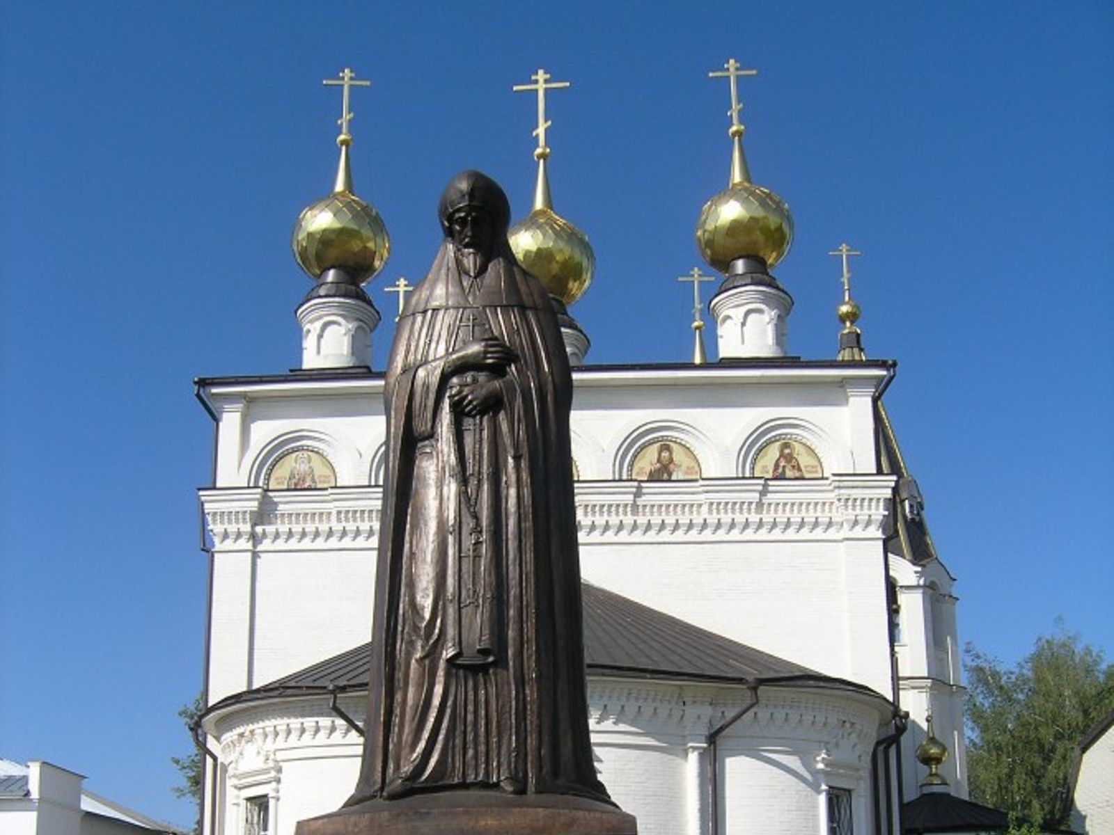 Памятник Александру Невскому, принявшему схиму перед смертью в Городце, где тогда княжил его сын