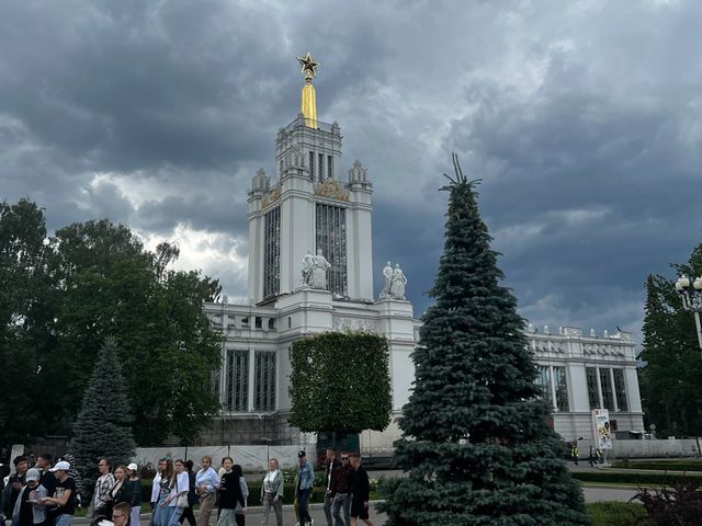 Обзорная экскурсия по ВДНХ с гидом-историком — фото 3