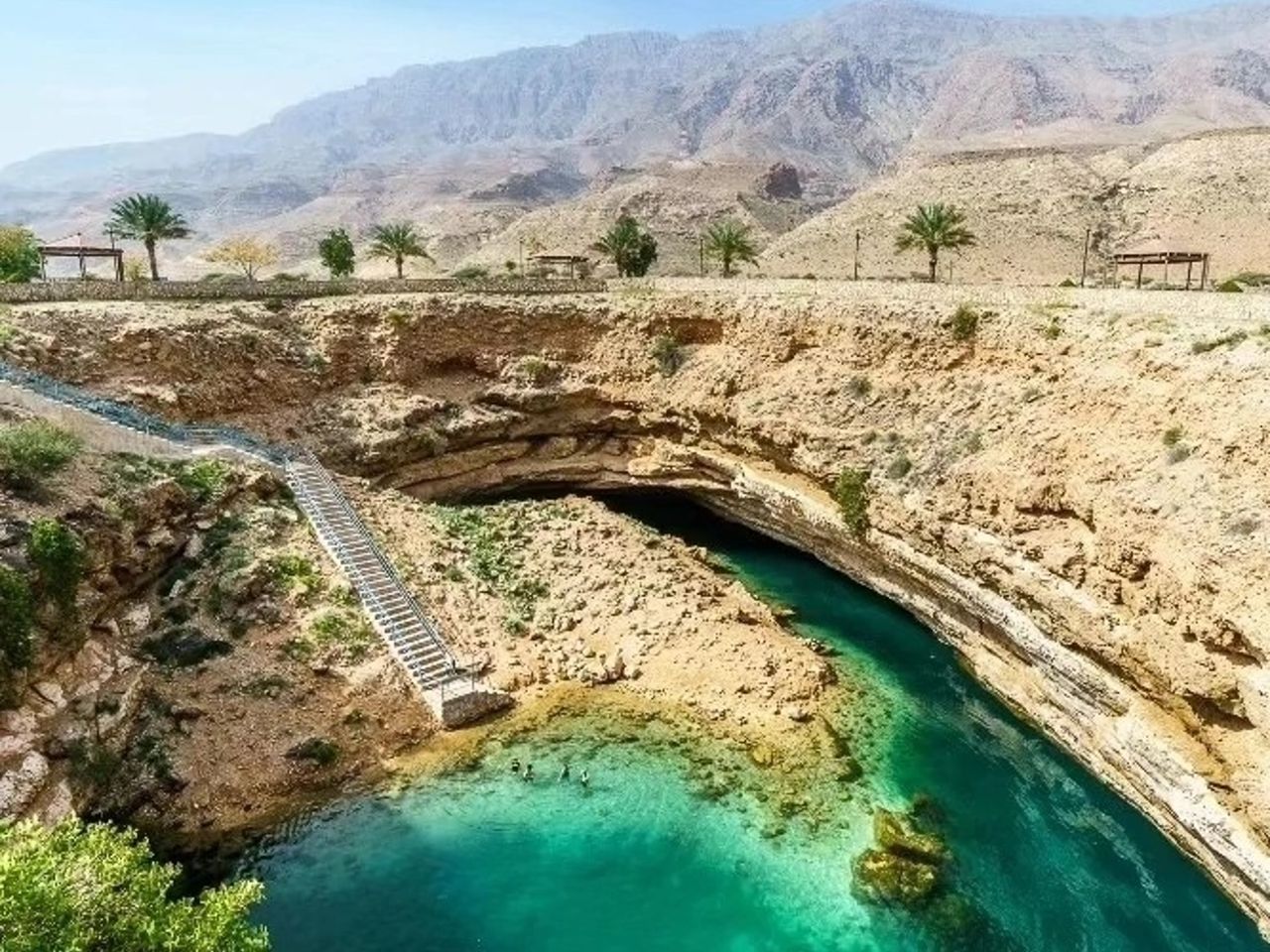 Экскурсия из Маската в оазис Wadi Shab и и озеро Bimmah Sink Hole - индивидуальная экскурсия в Маскате на машине гида длительностью 9 часов с количеством участников до 15 человек со скидкой 25% цена экскурсии 401.25$