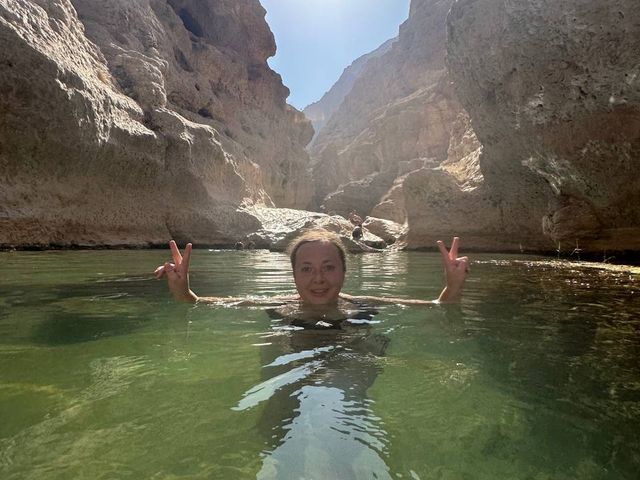 Экскурсия из Маската в оазис Wadi Shab и и озеро Bimmah Sink Hole — фото 3