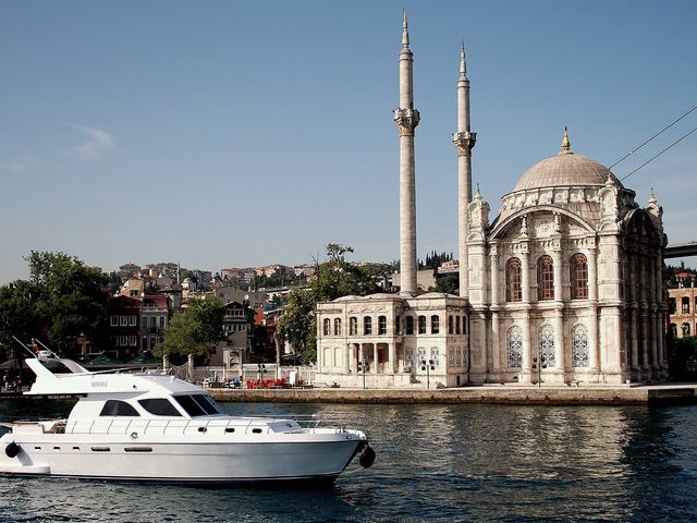 Пейзажи Стамбула с борта яхты