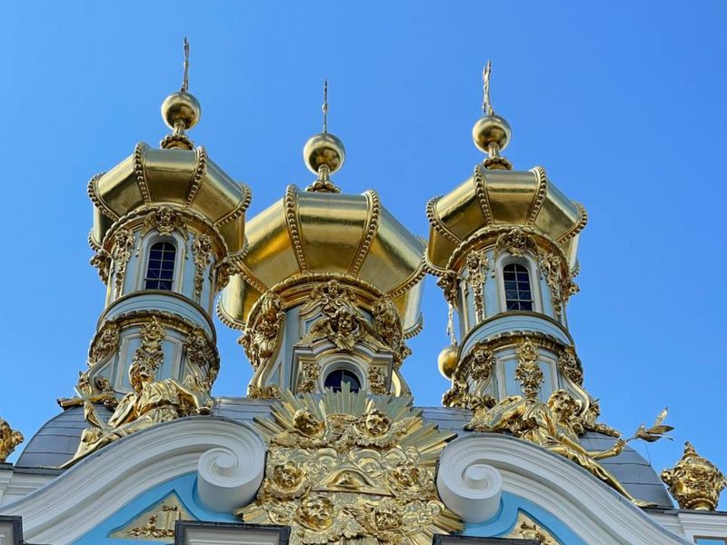 В Царское Село на авто бизнес-класса - индивидуальная экскурсия в Санкт-Петербурге на машине гида длительностью 4.5 часа с количеством участников до 6 человек цена экскурсии 17000₽