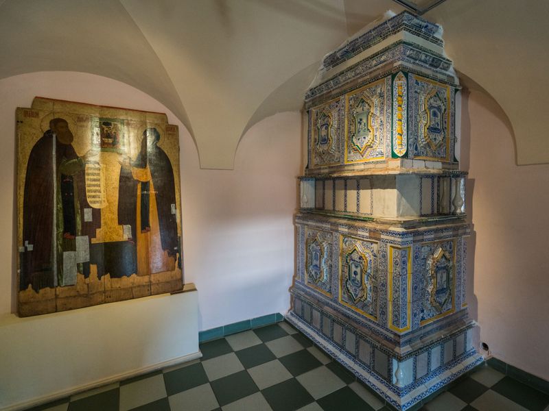 Изразцовые печи в палатах Романовых