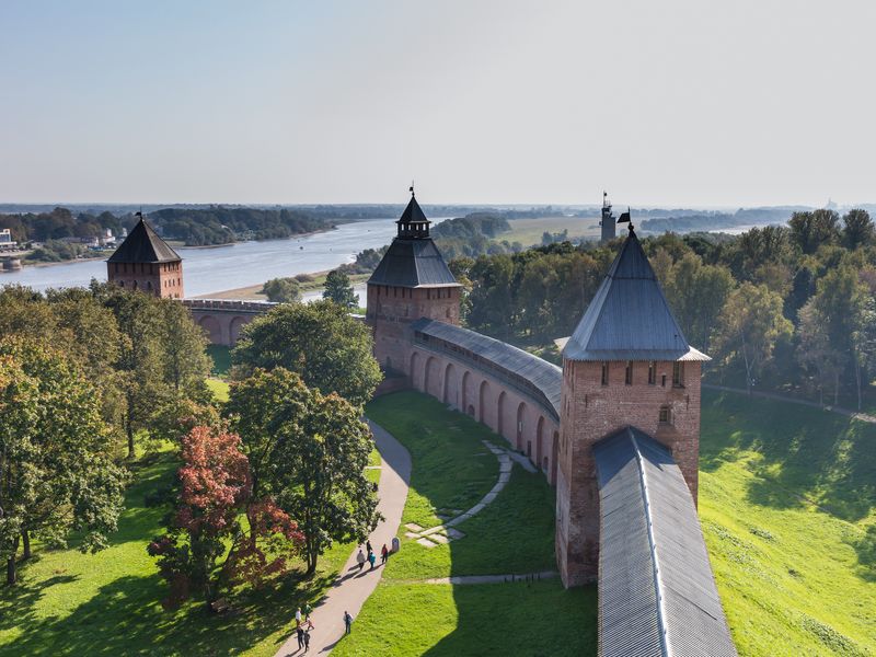 Великий Новгород из Санкт-Петербурга в группе - групповая экскурсия в Санкт-Петербурге на автобусе длительностью более 12 часов с количеством участников более 20 человек цена экскурсии 2800₽
