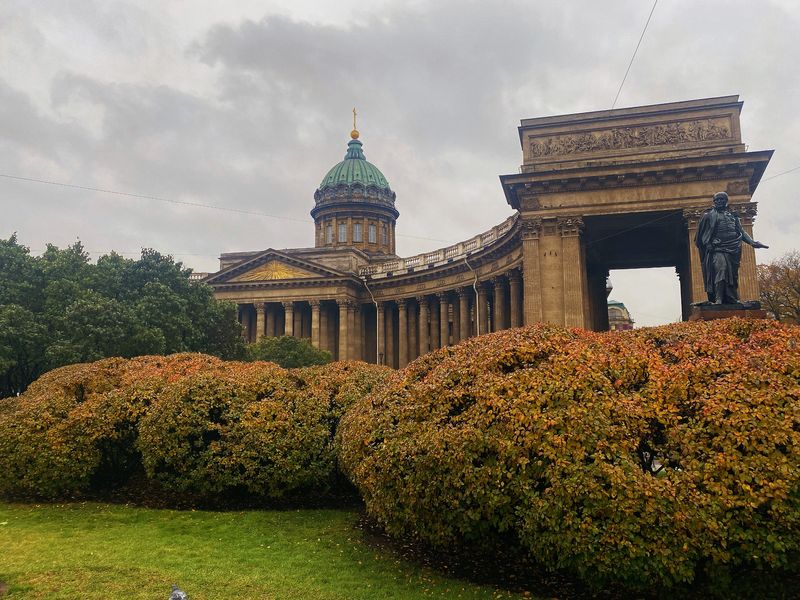 Казанская площадь и собор