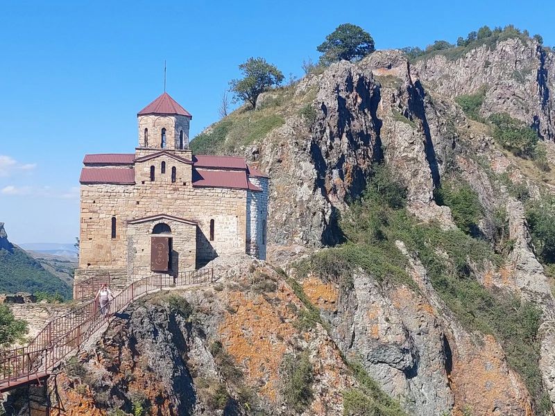 Экскурсия в Домбай с купанием в термальной воде из Пятигорска - индивидуальная экскурсия в Пятигорске на машине гида длительностью 12 часов с количеством участников до 4 человек цена экскурсии 20000₽