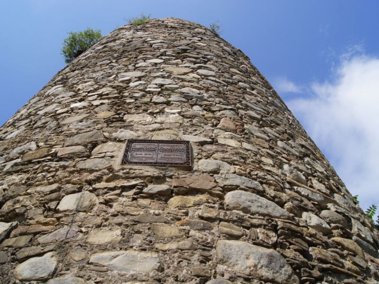 Генуэзская башня - главная достопримечательность Алушты