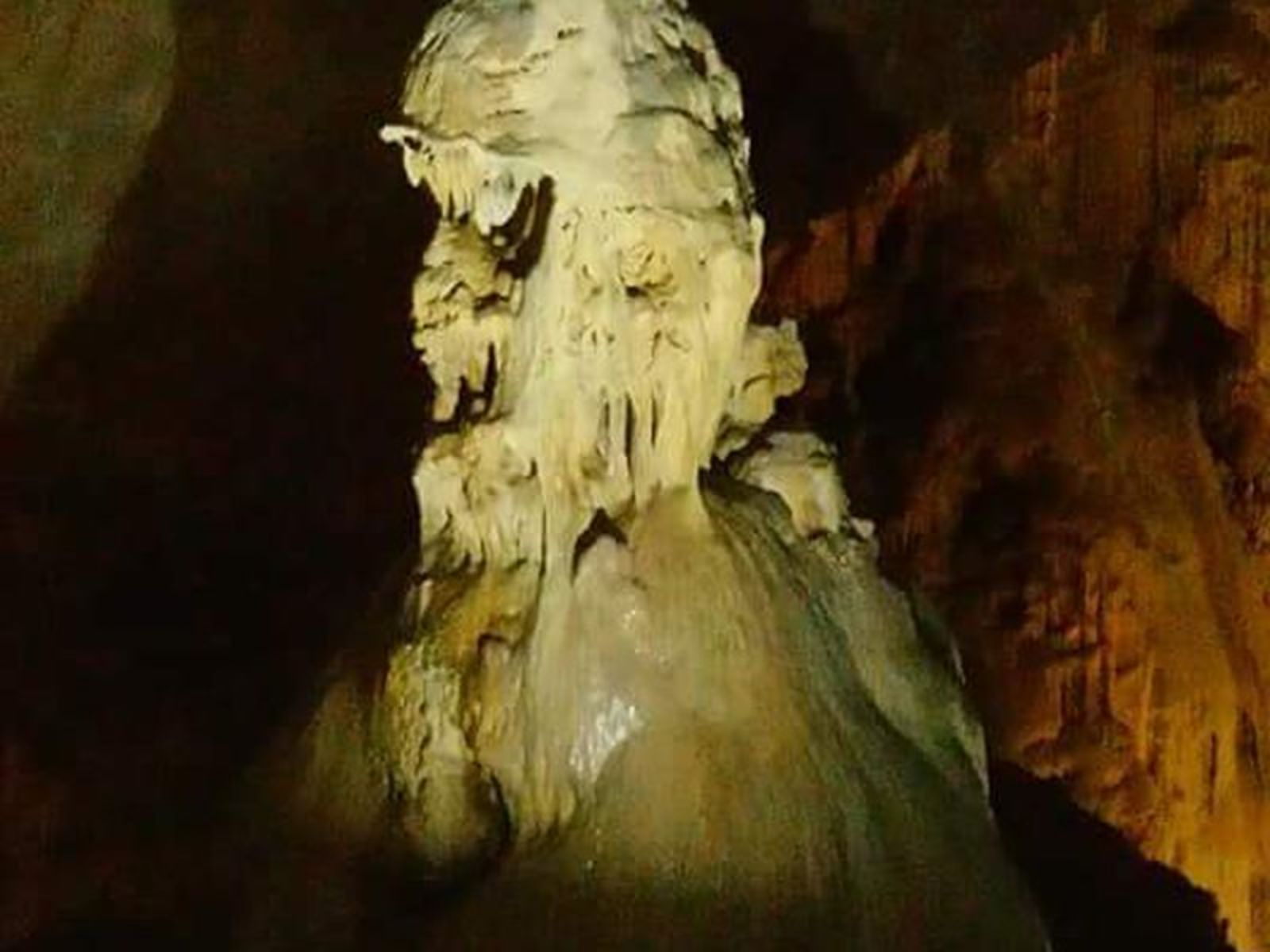 Пещера Эмине-Баир-Хосар. Хозяин пещеры - "Белый спелеолог"