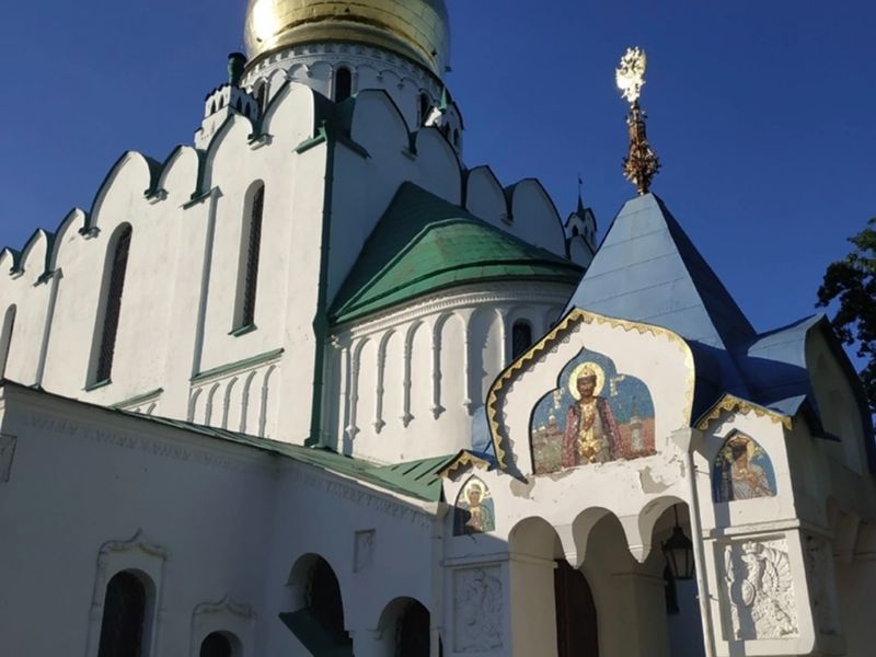 Экскурсия по святым местам Царского Села, Павловска, Вырицы - индивидуальная экскурсия в Санкт-Петербурге на машине гида длительностью 7.5 часов с количеством участников до 4 человек цена экскурсии 22000₽