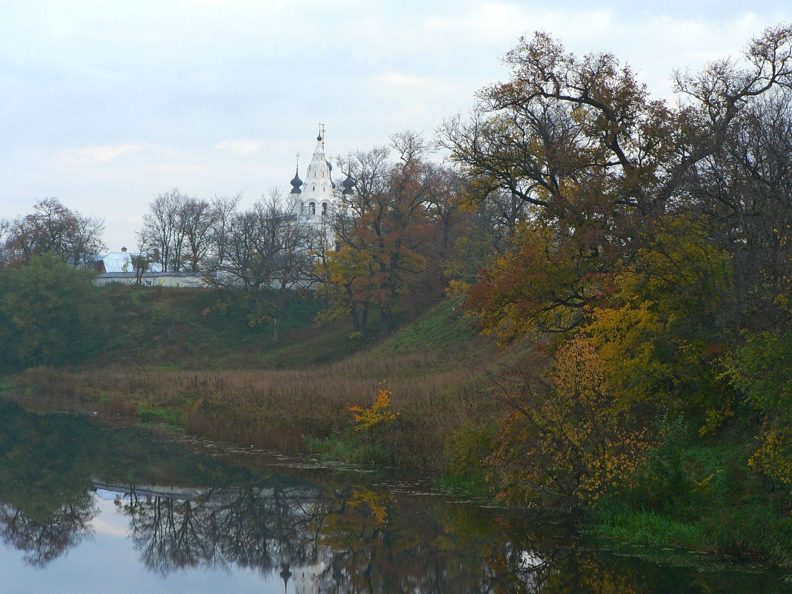 В осенней дымке. Александровский монастырь 