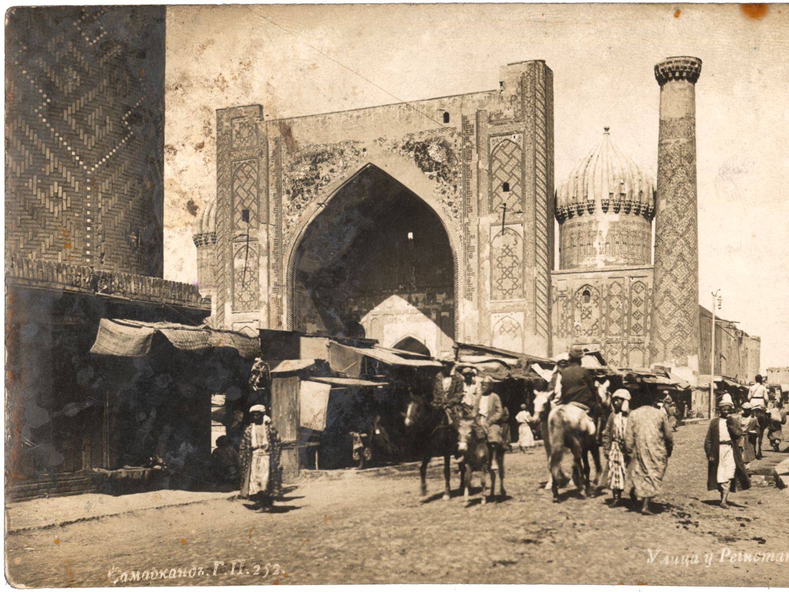 Фотография площади Регистан 19 века