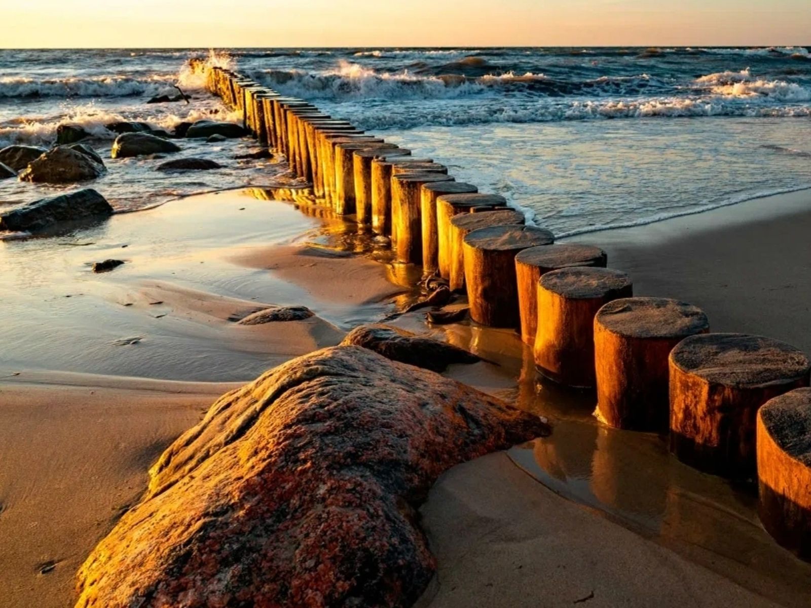 Берег Балтийского моря в Зеленоградске