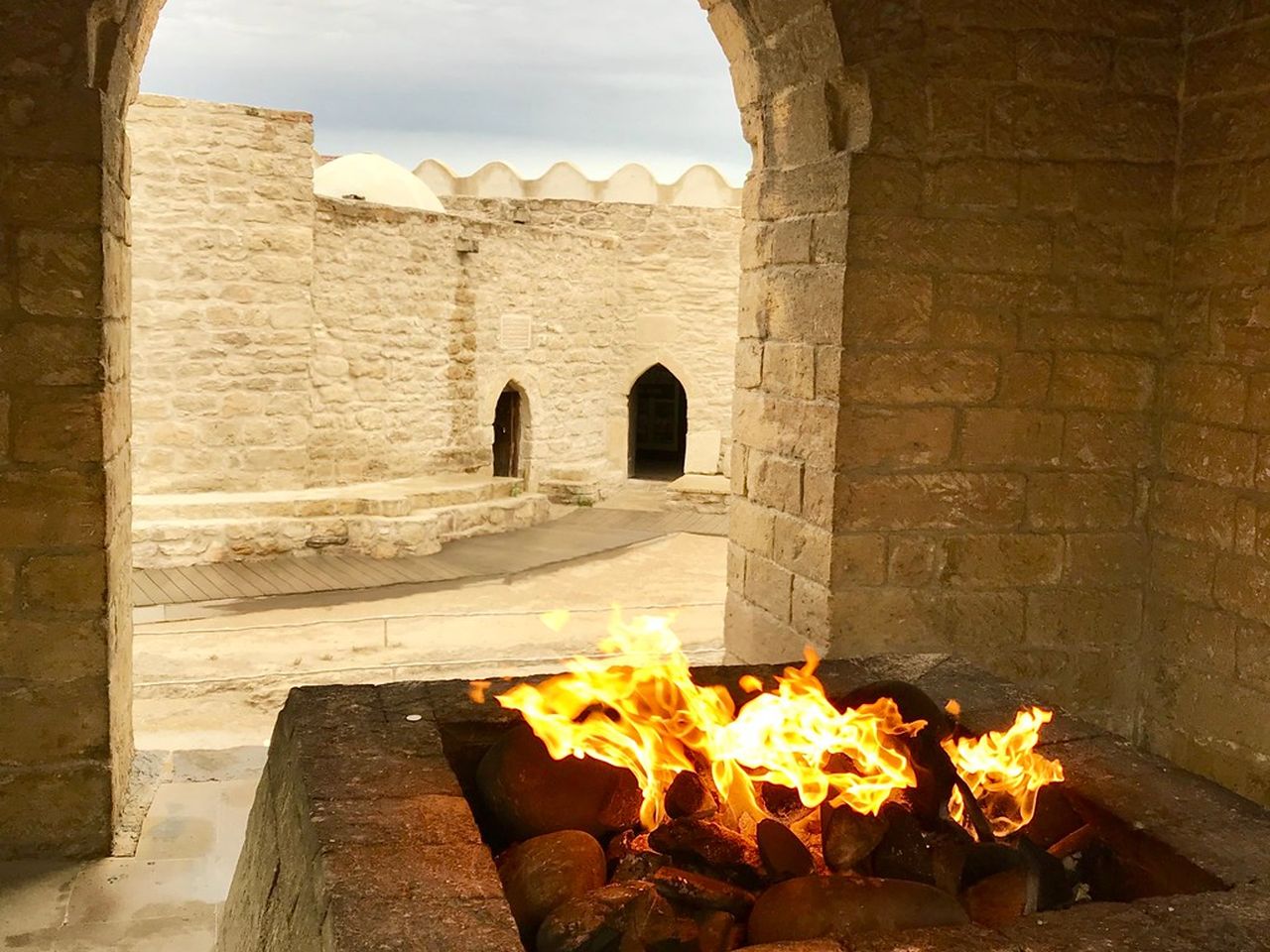 К храму огнепоклонников и Горящей горе из Баку | Цена 190€, отзывы, описание экскурсии