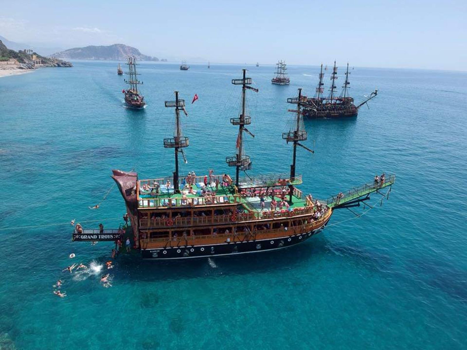 Пиратская яхта