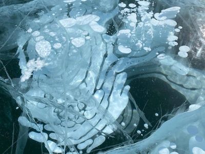 Большое Голоустное на Байкале: идиллия льда и воды