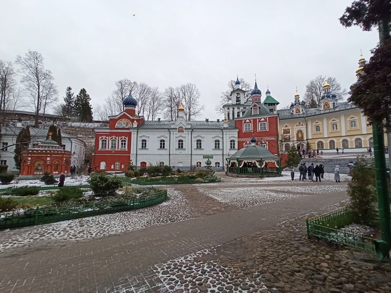 В обители