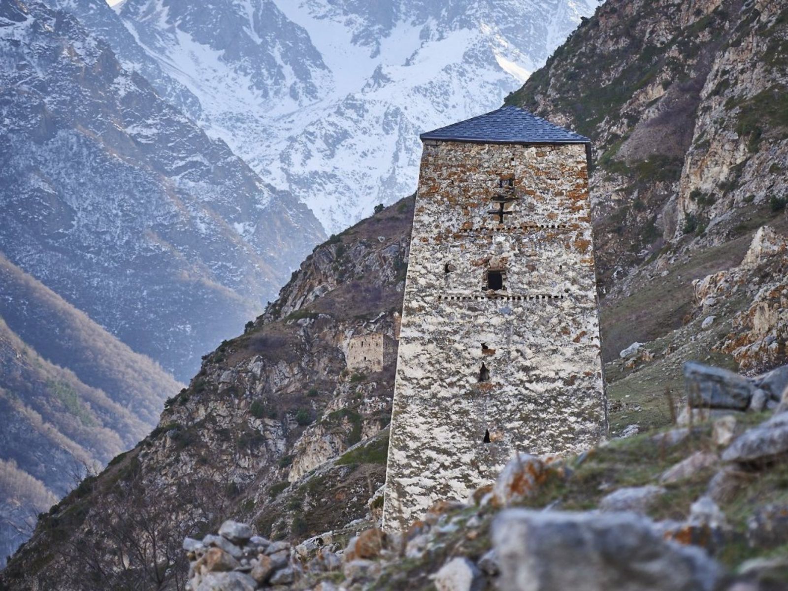 Башня Абаевых 14 век,  Верхняя Балкария 
