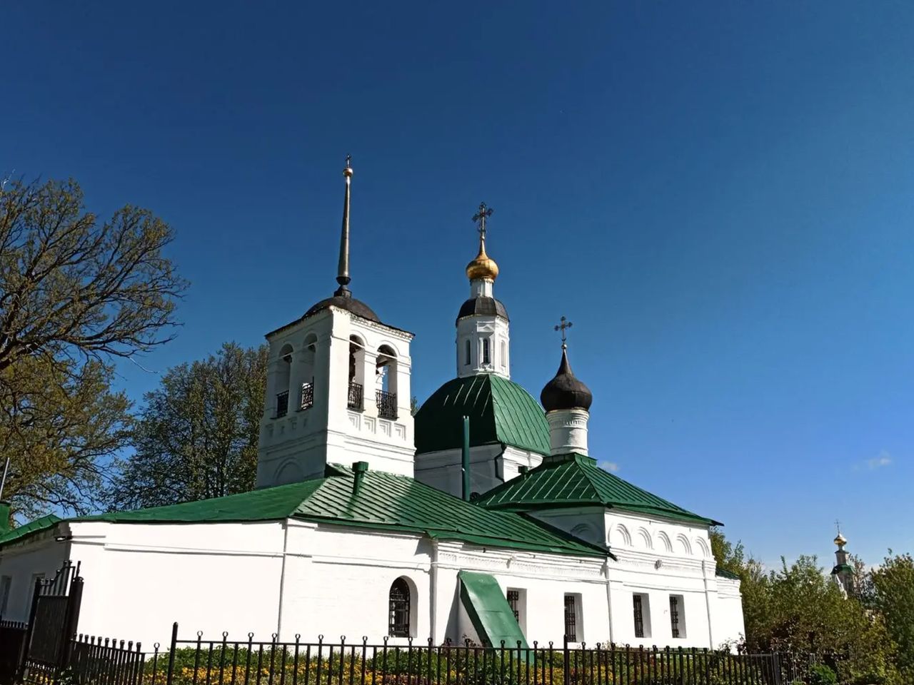 Обзорная экскурсия по Владимиру-Залесскому с посещением музеев - индивидуальная экскурсия во Владимире пешком длительностью 4.5 часа с количеством участников до 12 человек цена экскурсии 25000₽