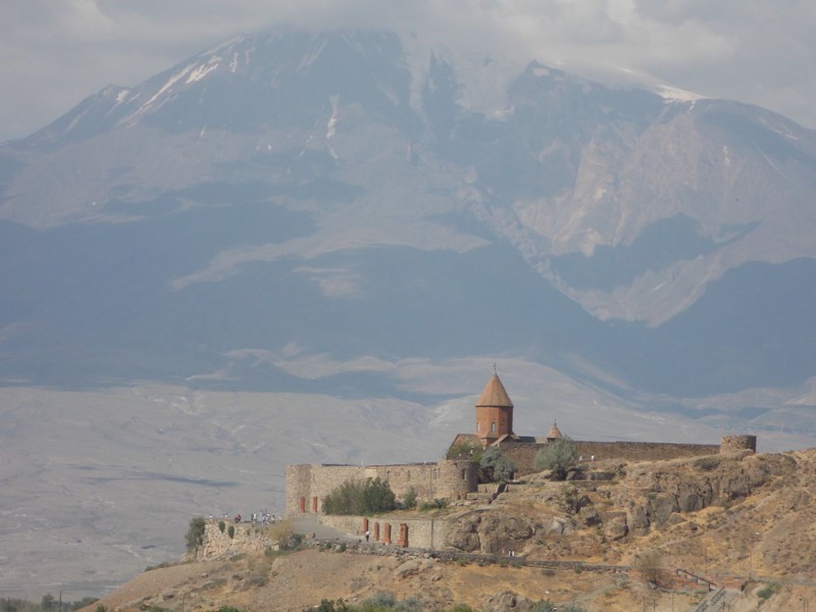 Монастырский комплекс Хор Вирап на фоне горы Арарат