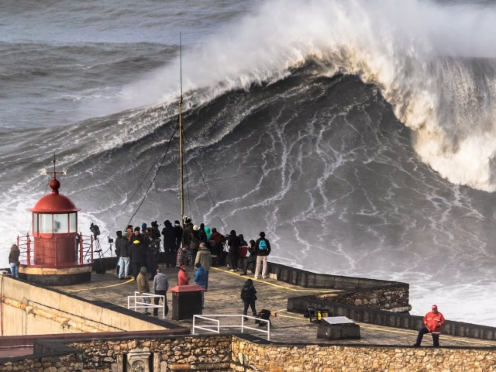 32-метровая волна в Назаре