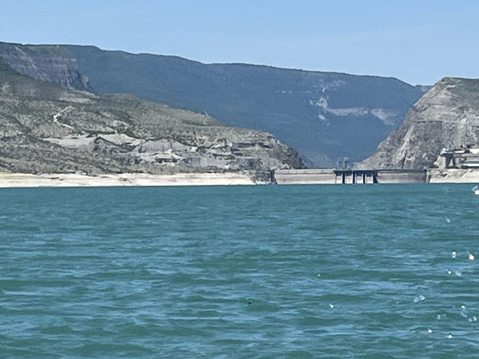 Чиркейское водохранилище и плотина Чиркейской ГЭС