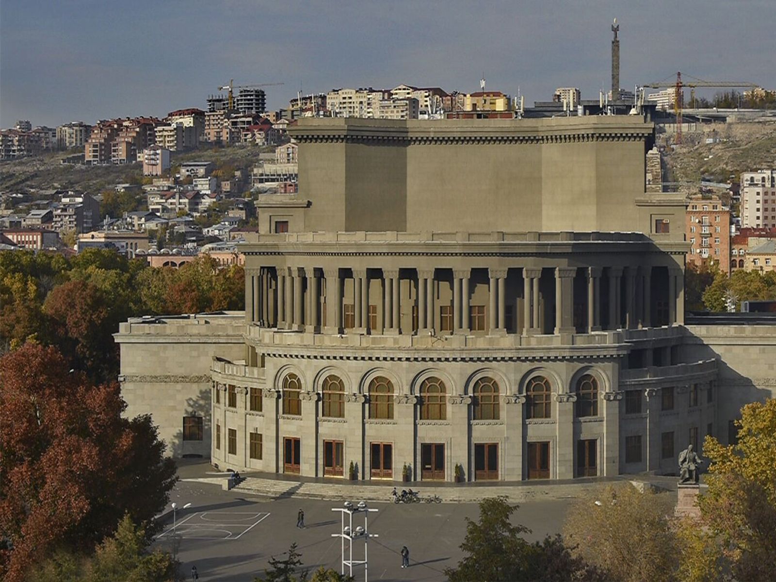 Национальный академический театр оперы и балета имени Александра Спендиаряна
