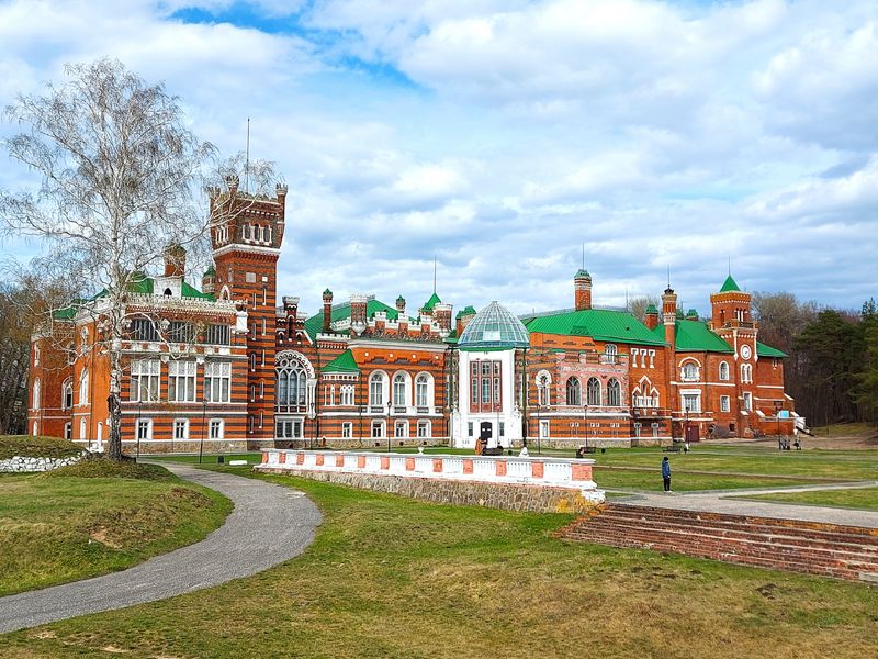 Шереметевский замок и озеро Светлояр в группе - групповая экскурсия в Нижнем Новгороде на автобусе длительностью более 12 часов с количеством участников более 20 человек цена экскурсии 3800₽