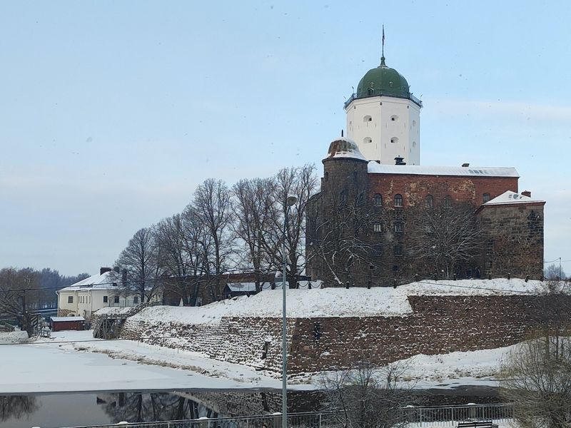 Групповая экскурсия из Петербурга в Выборг и "Линия Маннергейма" - групповая экскурсия в Санкт-Петербурге на машине гида длительностью 12 часов с количеством участников до 14 человек цена экскурсии 4140₽