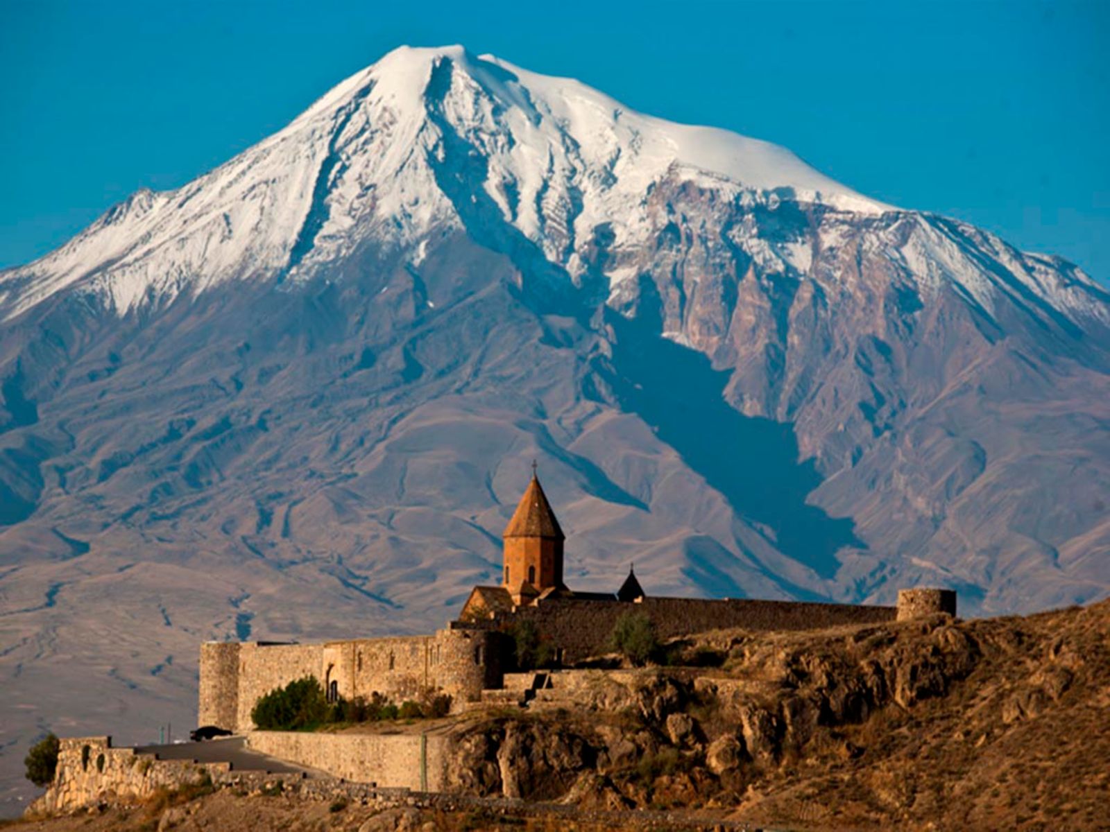 Монастырь Хор Вирап с видом на Арарат