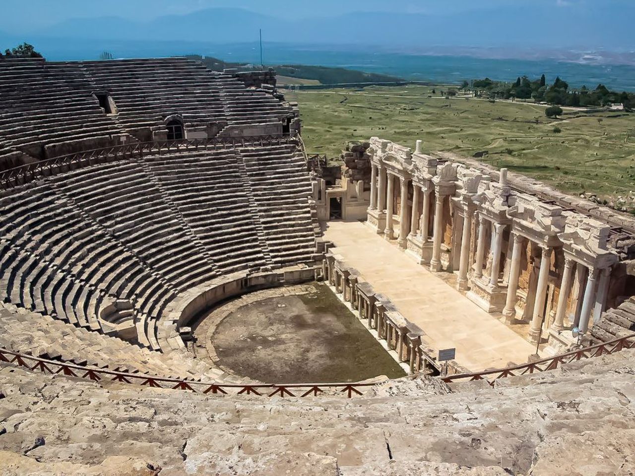 Экскурсия из Кемера в Памуккале и античный город Иераполис - групповая экскурсия в Кемере на автобусе длительностью более 12 часов с количеством участников до 20 человек цена экскурсии 47€
