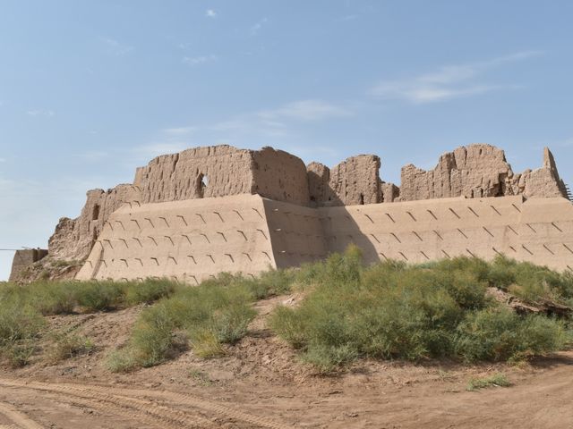 Через пустыни к древним крепостям Хорезма