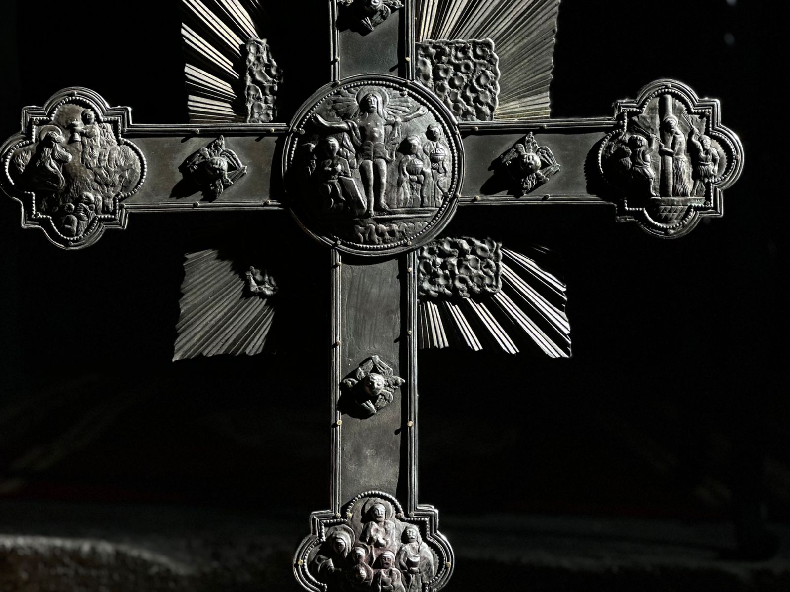 Крест в монастыре Гегард
